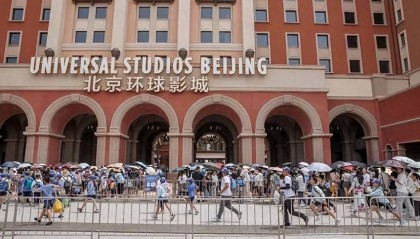 大学生暑期上门带娃成热门兼职，家长外包育儿喘口气