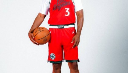 保罗身着3号球衣亮相：回归快船是不需要思考的决定