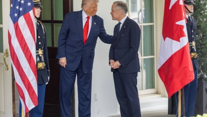 加拿大“屈服”了,欧洲还在坚持,特朗普又抱怨日本不买美国大米