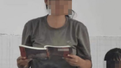 14岁女孩在拓展营遭体罚去世，班主任因截留其给父母信件受审