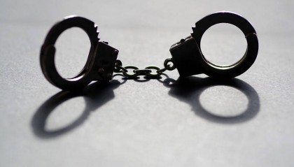 派出所所长收5000元违规上户,致命案主犯漂白身份长期潜逃 犯滥用职权罪一审获刑3年