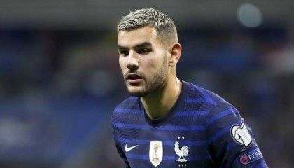 意媒：特奥因小腿伤势缺席法国国家队训练，周三有望恢复正常训练