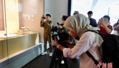 浙江杭州：中外媒体探访西湖 感受世界遗产之美