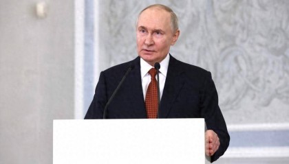 普京公开承认“被骗”, 477架无人机突袭乌克兰,F-16接连坠毁,中国早已精准预判!