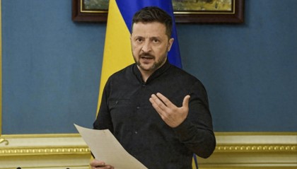 美俄结束通话不到24小时，泽连斯基就动作频频要开国际会议，还高调允许俄罗斯参与