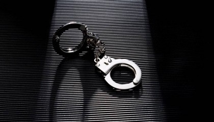 93岁强奸犯暂予监外执行,15年刑期如何落地?| 新京报快评