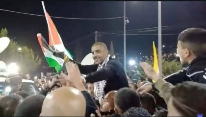 曾用一把勺子挖通隧道越狱的他,获释了