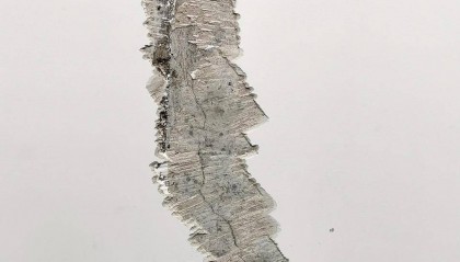 湖北枝江一安置房现6米贯穿裂缝 住建局：不影响安全 正摸排所有房屋