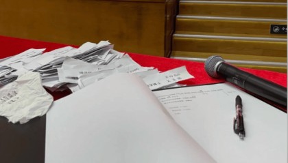 中山大学医学院毕业典礼司仪念错一百个毕业生名字？校方回应：念错只是个例，发帖是夸张表达