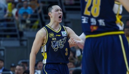 火药味!胡明轩连续和迪亚洛起冲突 决胜时刻被驱逐