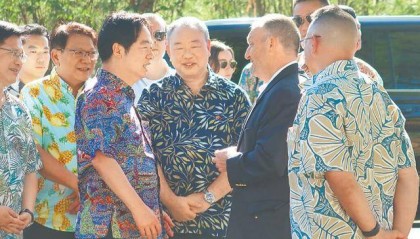 赖清德与佩洛西通话,惹怒特朗普,辽宁舰连夜封了台当局外逃之路