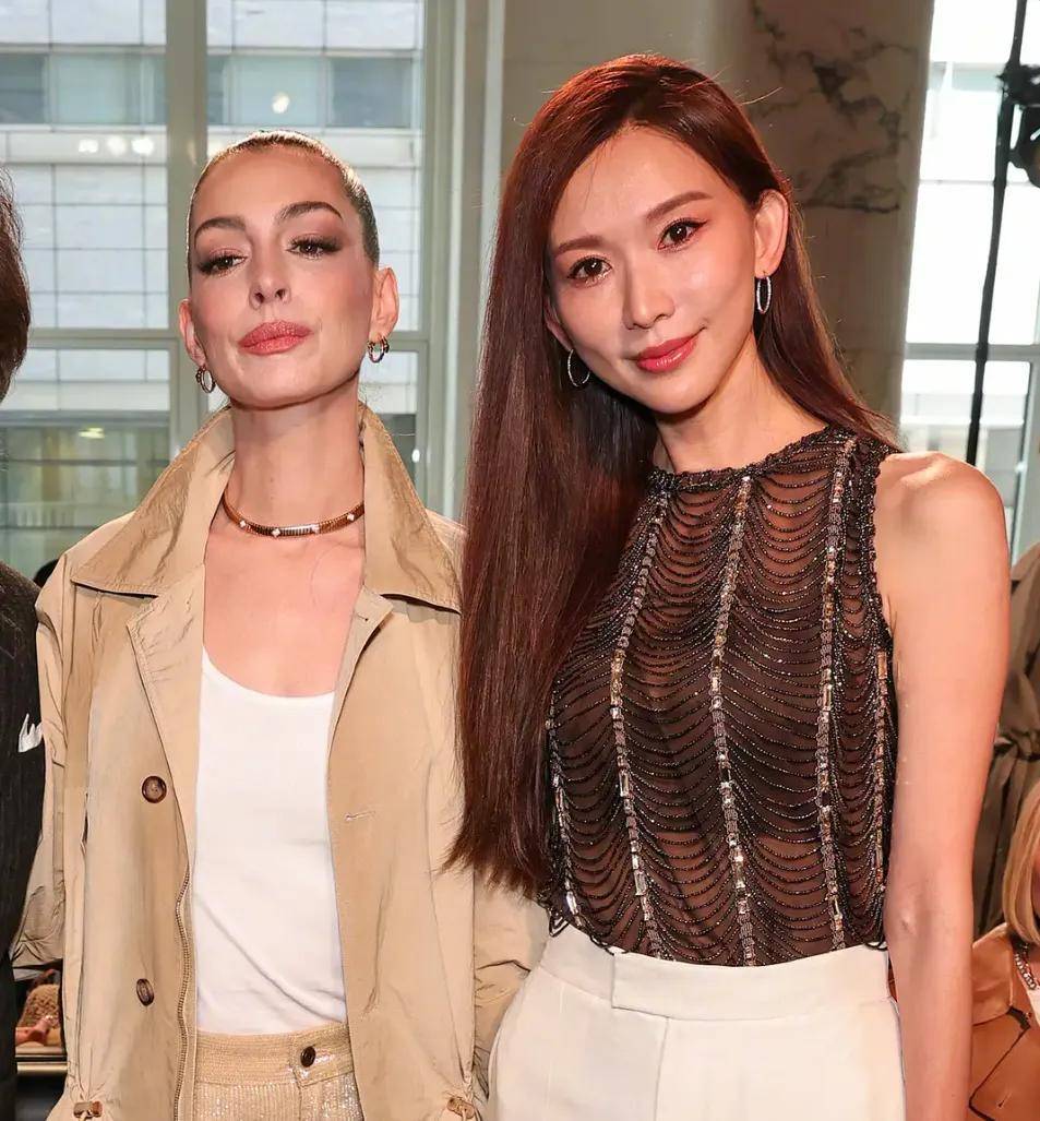 56岁许晴少女感，高圆圆女神感，林志玲御姐范，女明星的夏装都有什么玄机？