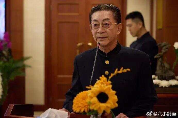 演员六小龄童、闫妮发文悼念！“他是我们的偶像”