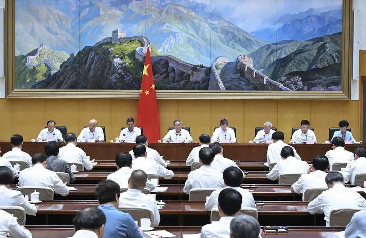 李强主持召开国务院第九次全体会议