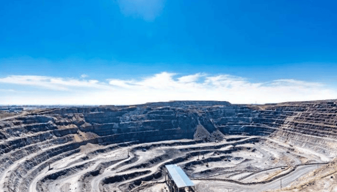 中国被做局了？刚拿下稀土大单，特朗普又要开“第二枪”，全球收到通告，对外释放信号非同寻常