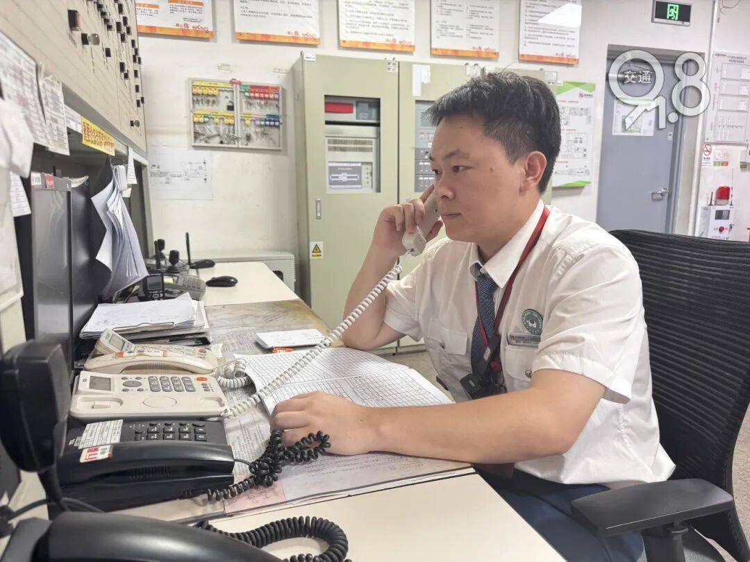 杭州地铁内,女乘客突然崩溃大哭!紧接着……这一幕被拍下