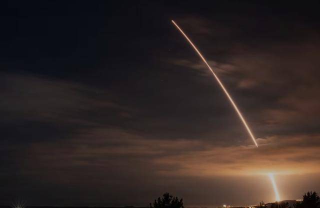 美军试射洲际导弹,“向中俄发出严肃核信号”,普京下令对等反制